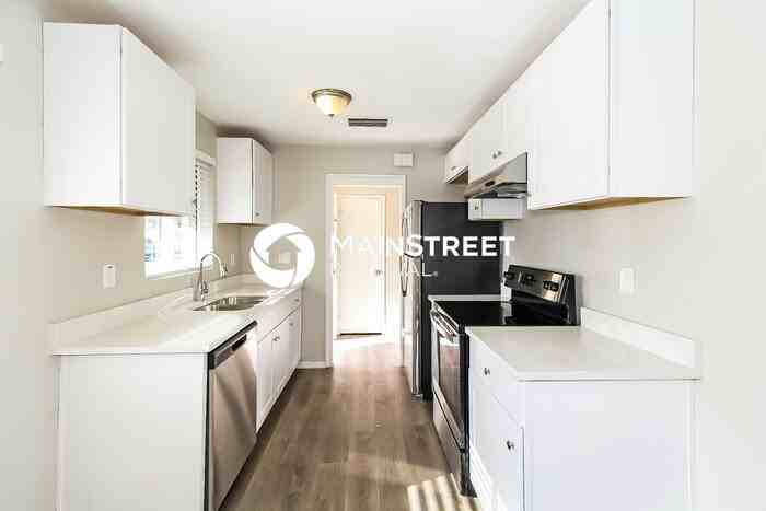 3638 W Luke Ave - Photo 5 of 16