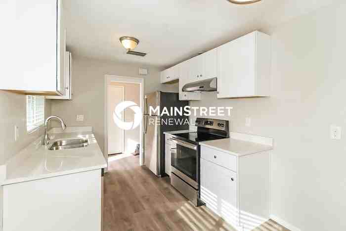 3638 W Luke Ave - Photo 6 of 16