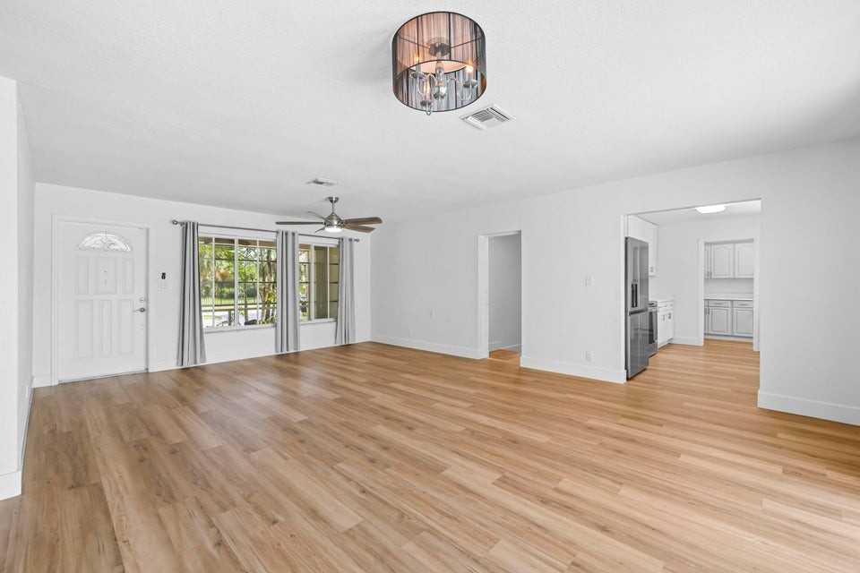 2265 Northeast 24th Street - Photo 7 of 9