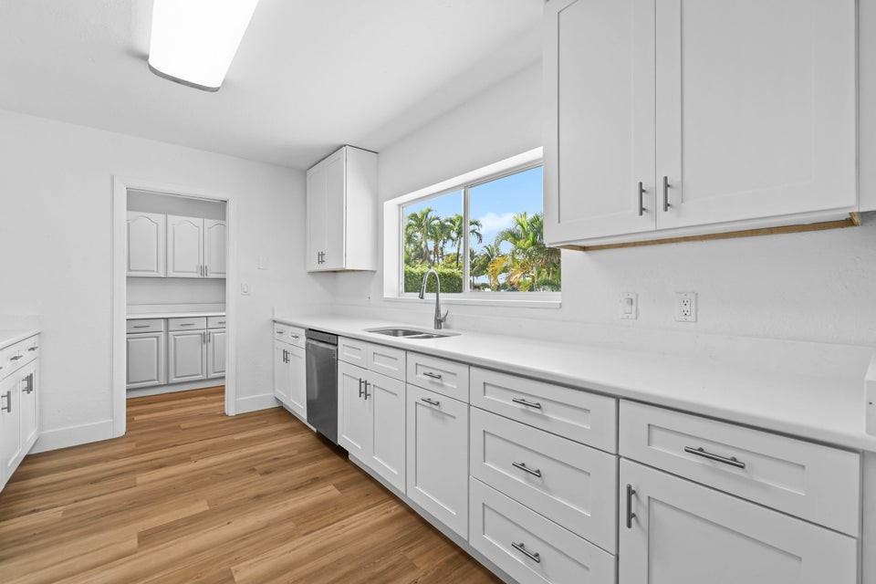 2265 Northeast 24th Street - Photo 5 of 9