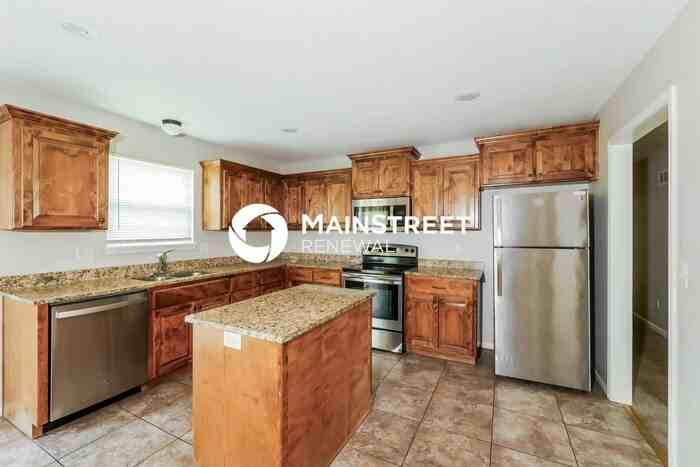 221 Golfview Dr - Photo 6 of 20