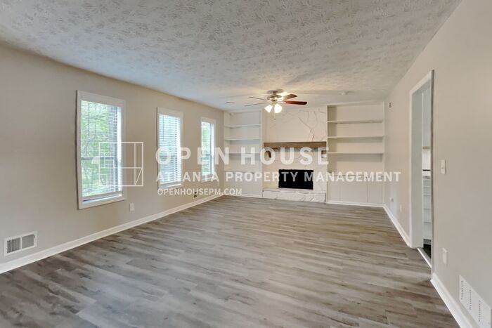 265 Castleair Dr Ne - Photo 4 of 22