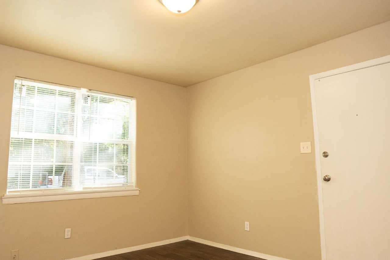 3268 Powell Ave - Photo 5 of 20