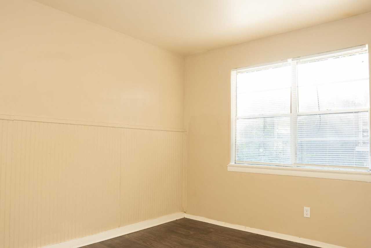 3268 Powell Ave - Photo 7 of 20