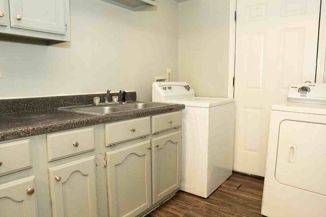3270 Powell Ave - Photo 7 of 20