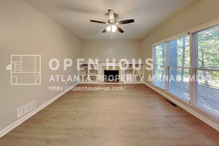 540 Westchester Club Dr - Photo 4 of 24
