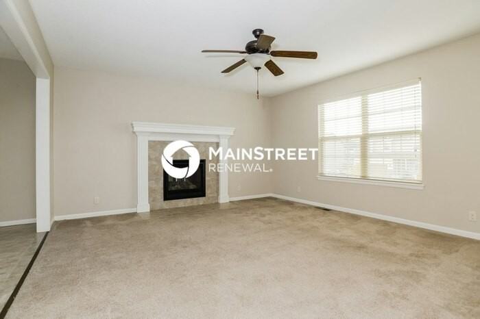 524 S Poplar St - Photo 4 of 17