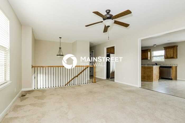 524 S Poplar St - Photo 6 of 17