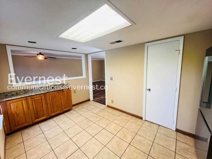 418 Lakebend Pl - Photo 6 of 25
