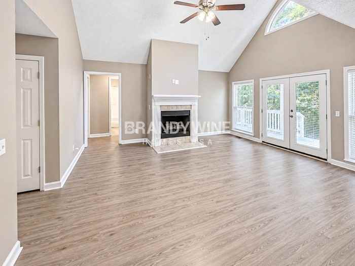 606 Seminole Dr - Photo 5 of 26
