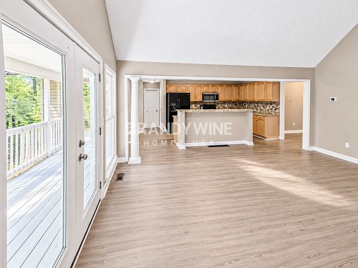 606 Seminole Dr - Photo 6 of 26