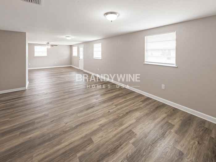 5702 E 30th Ave - Photo 5 of 22