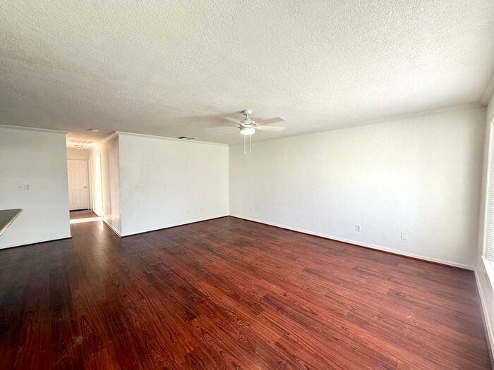 236 E 46th St - Photo 3 of 22