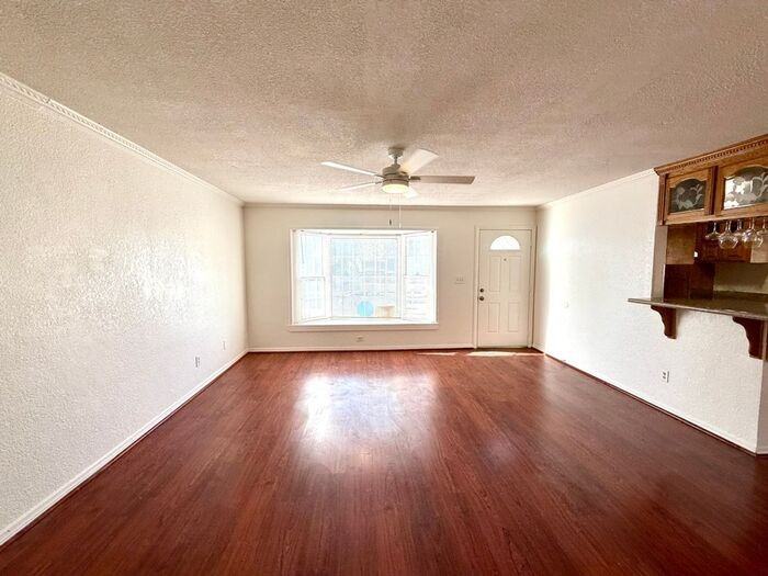 236 E 46th St - Photo 6 of 22