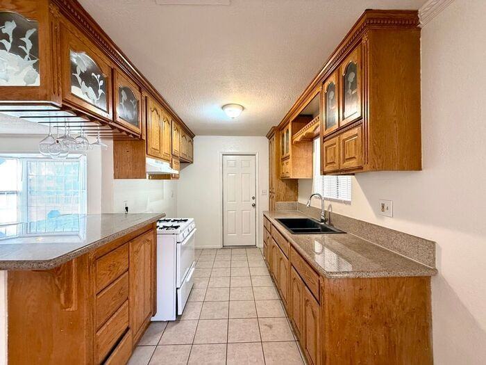 236 E 46th St - Photo 7 of 22