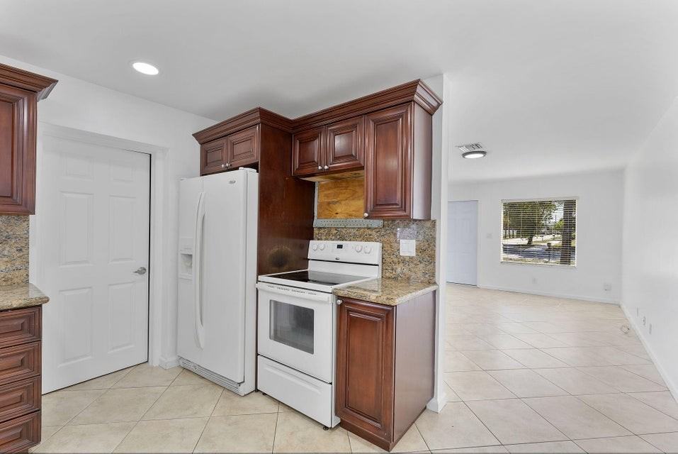105 Northwest 7th Court - Photo 5 of 6