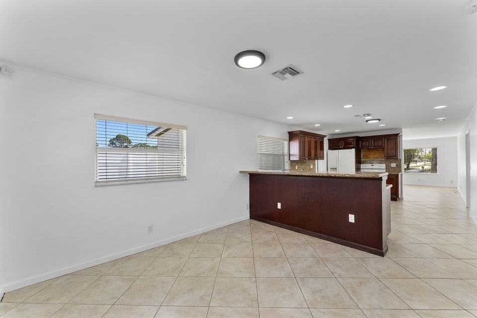 105 Northwest 7th Court - Photo 2 of 6