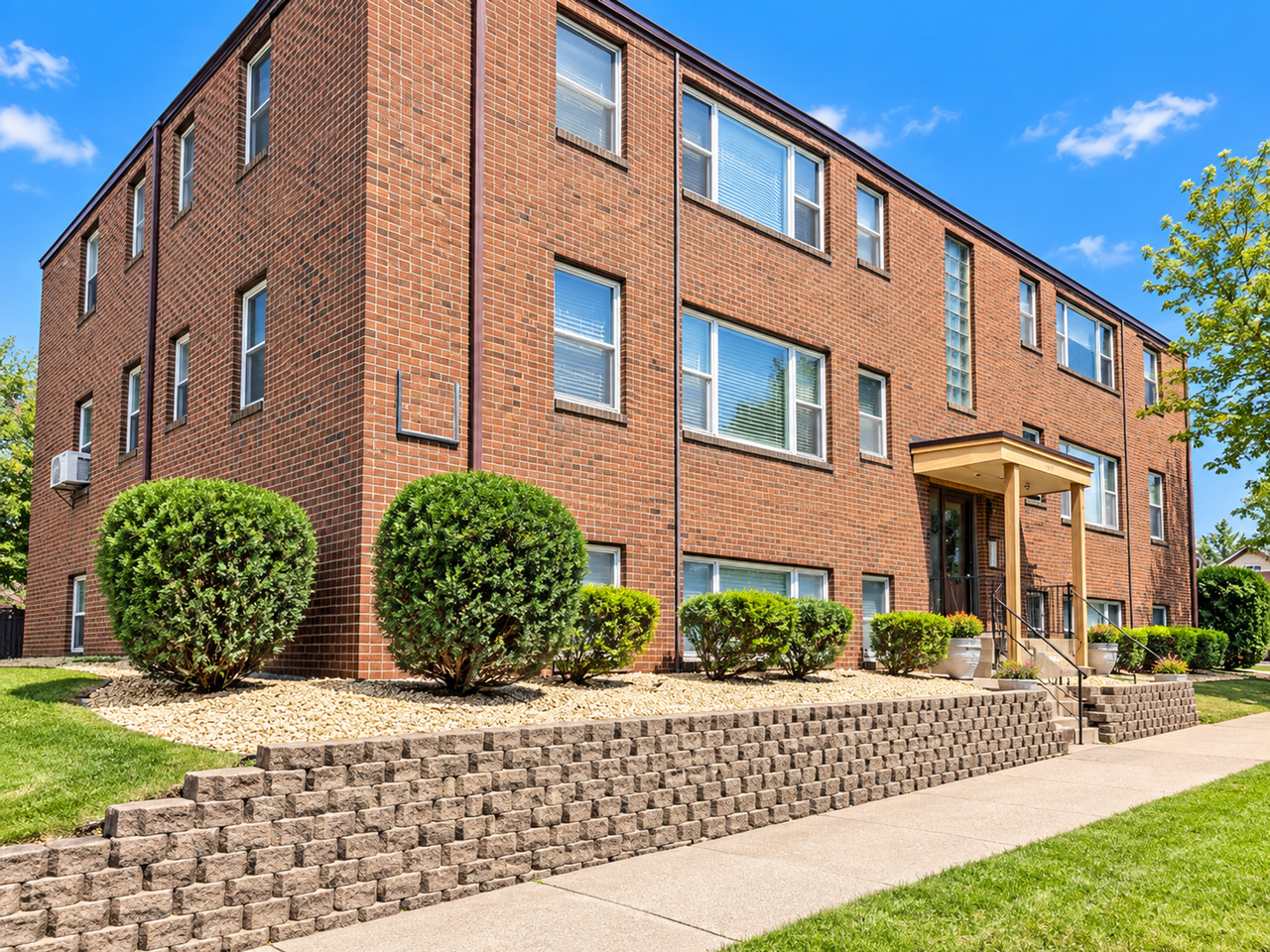 Spacious & Affordable Highland Park 1BR Near St. Kate’s — Only $1,049! - Photo 3 of 23