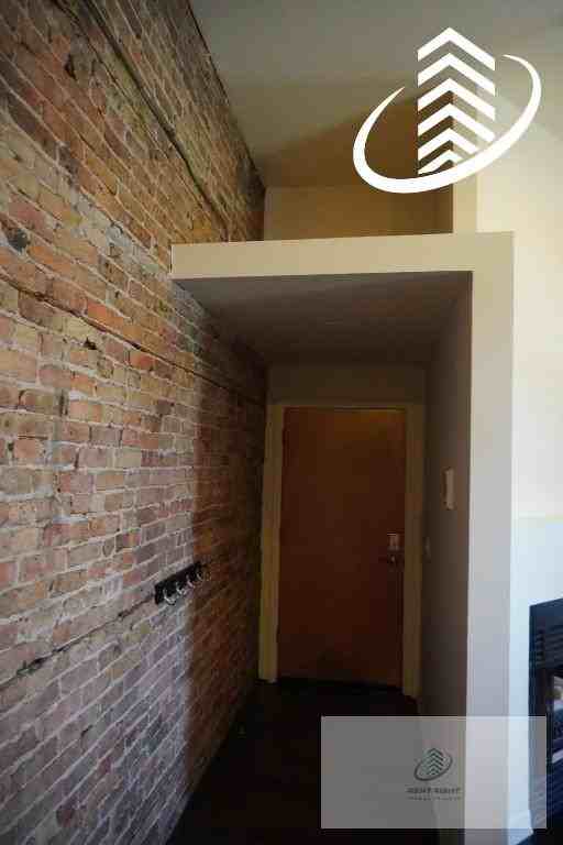 1061 W Madison St #2R - Photo 4 of 20
