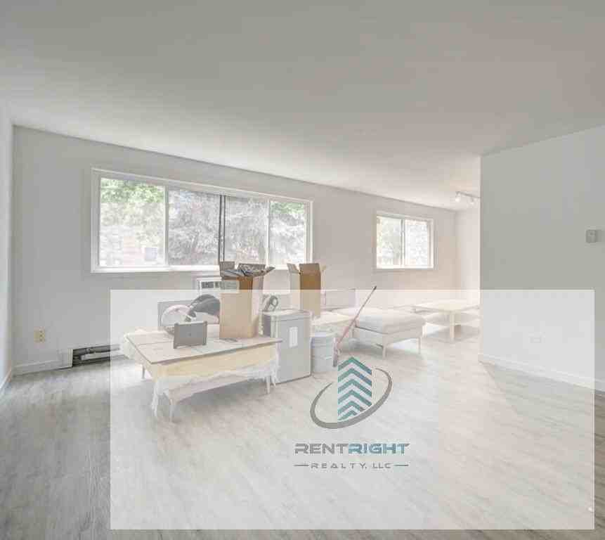 7621 N Sheridan Rd #2H - Photo 3 of 12