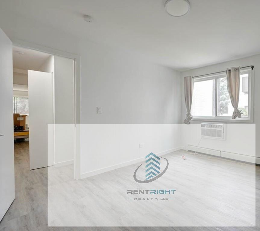 7621 N Sheridan Rd #2H - Photo 6 of 12