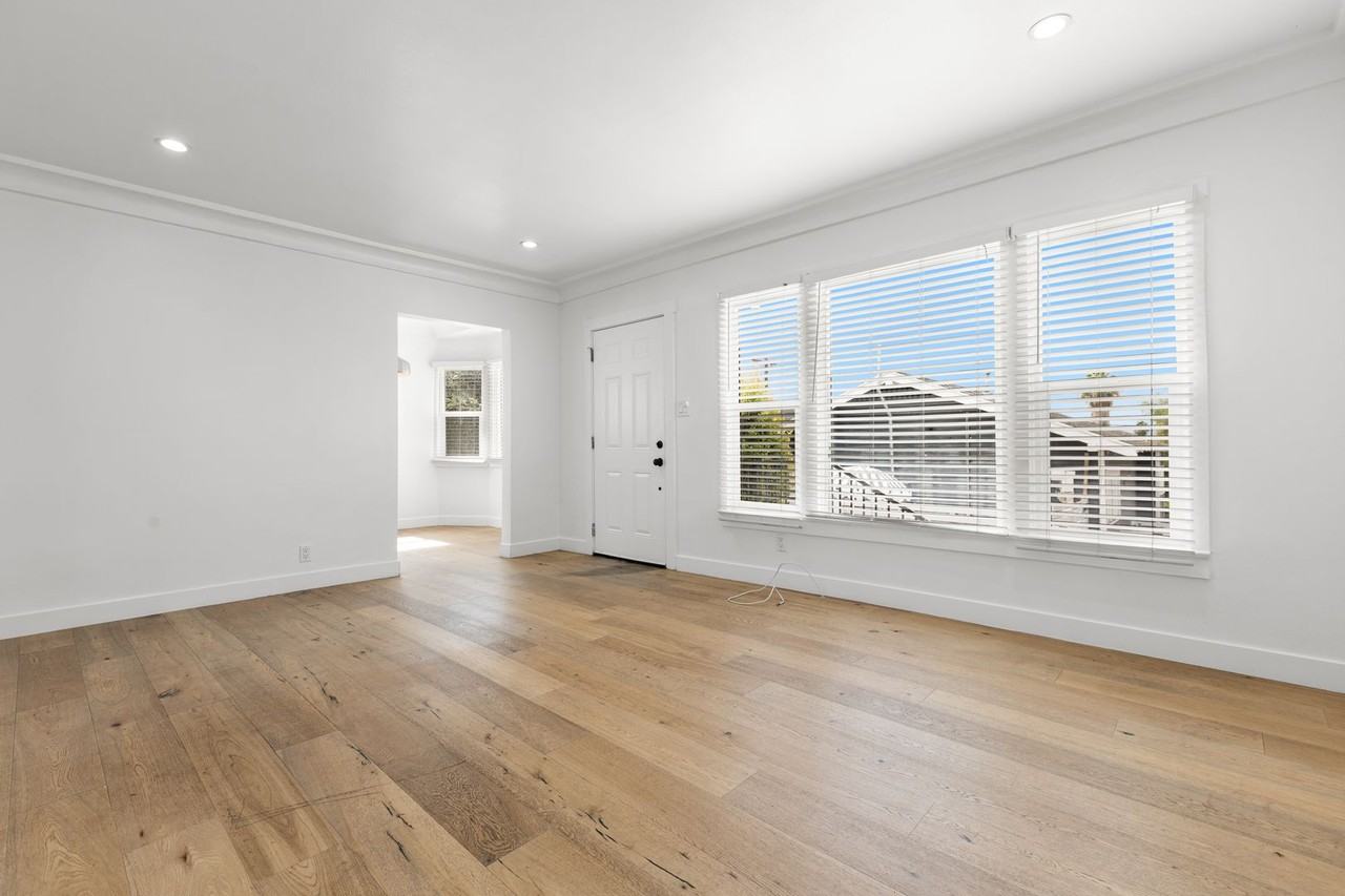 360 Parkman Ave - Photo 3 of 19