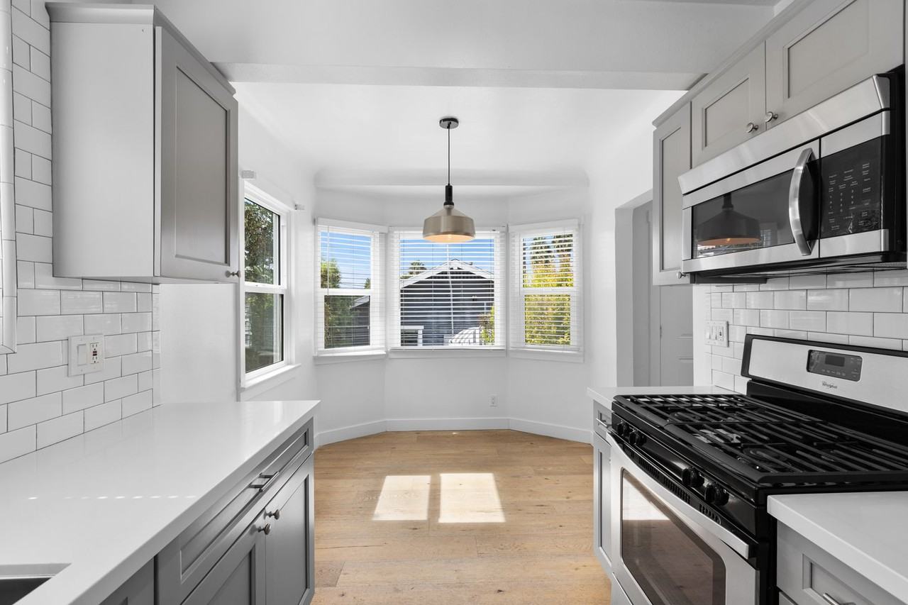 360 Parkman Ave - Photo 2 of 19