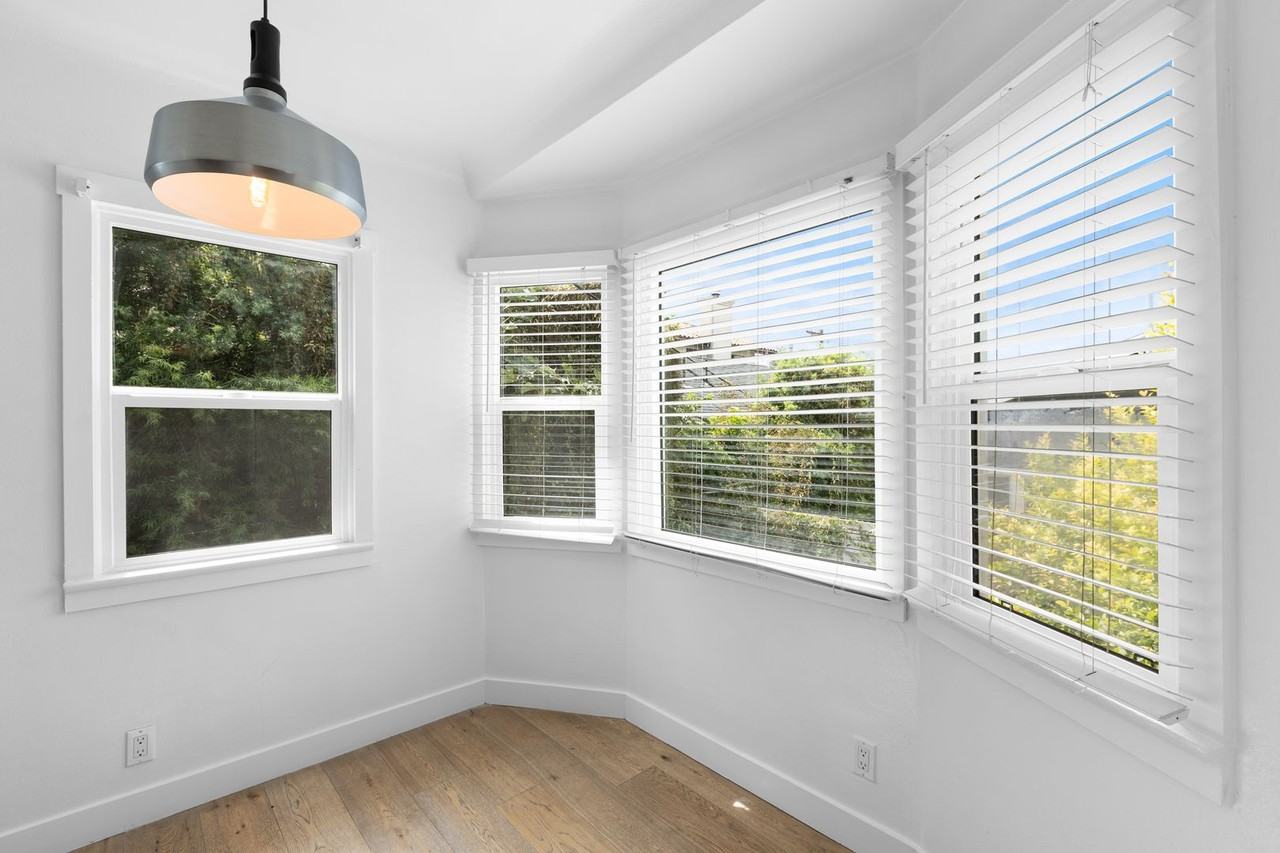 360 Parkman Ave - Photo 6 of 19