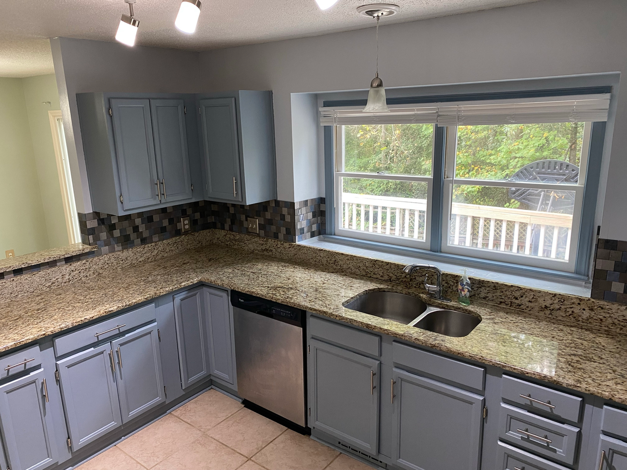 706 Beddingfield Dr - Photo 6 of 16