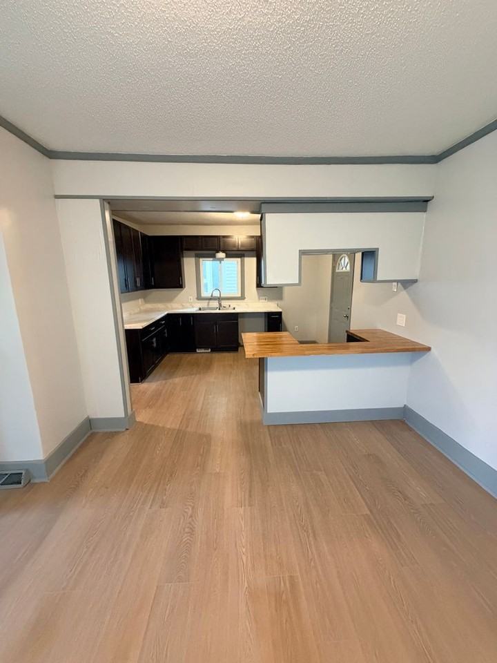 110 6th Ave Se - Photo 2 of 12