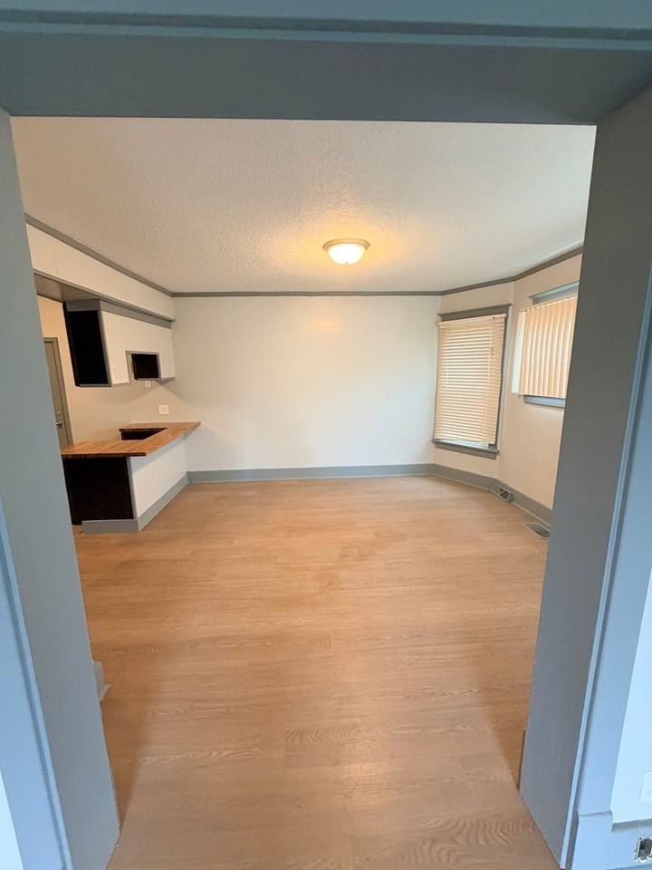 110 6th Ave Se - Photo 3 of 12