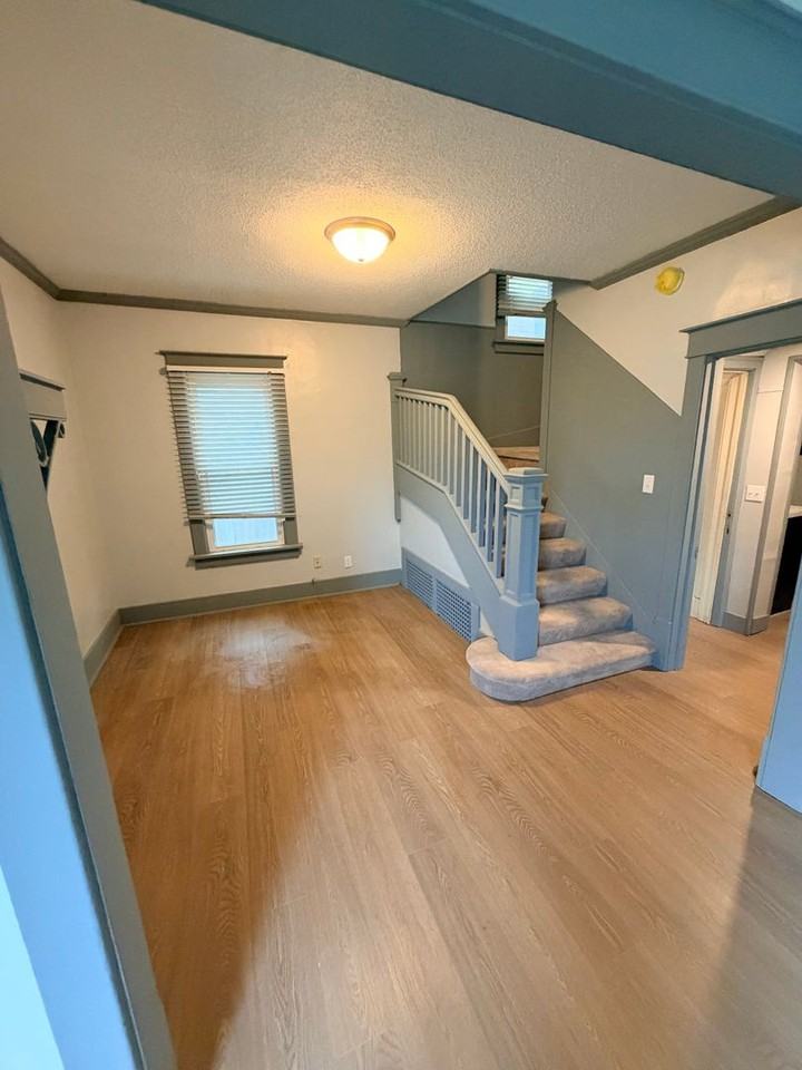 110 6th Ave Se - Photo 5 of 12