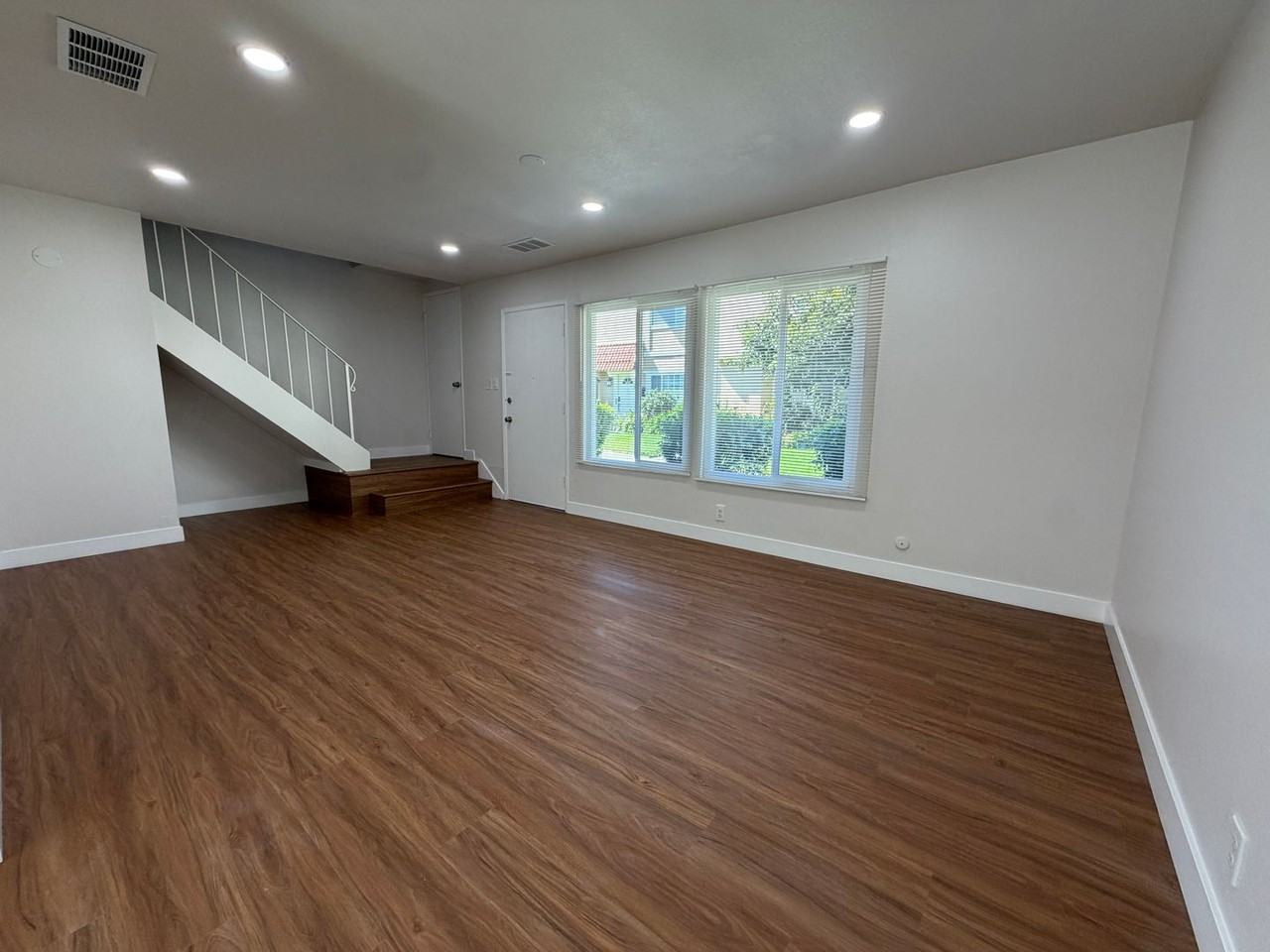 5460 Don Diego Ct - Photo 3 of 10