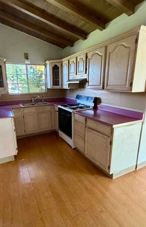 3775 Ezie St - Photo 3 of 5