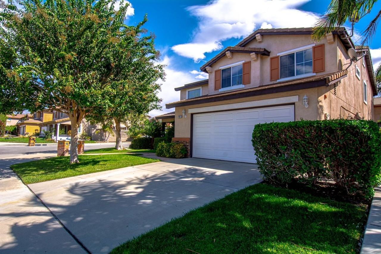7237 Oak Tree Pl - Photo 3 of 48