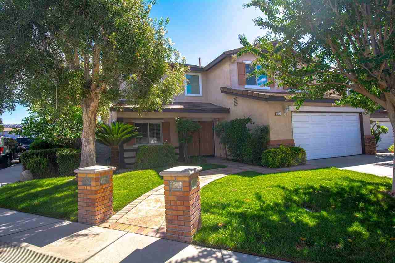 7237 Oak Tree Pl - Photo 4 of 48