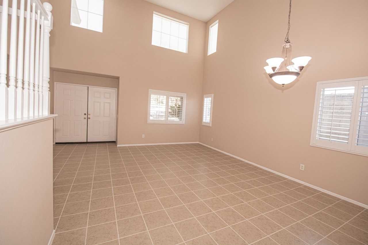 7237 Oak Tree Pl - Photo 7 of 48