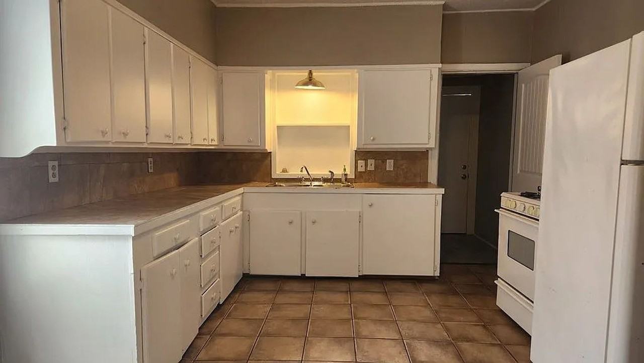2124 Avenue G - Photo 2 of 8