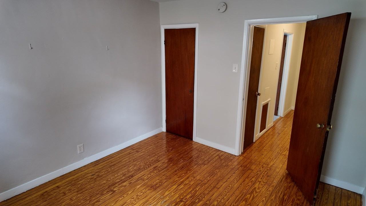 310 Gerritt St - Photo 7 of 20