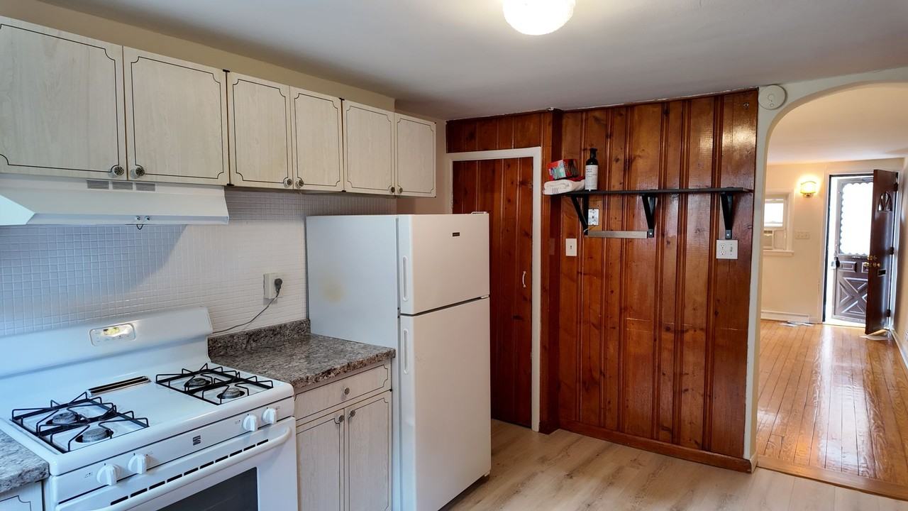 310 Gerritt St - Photo 2 of 20