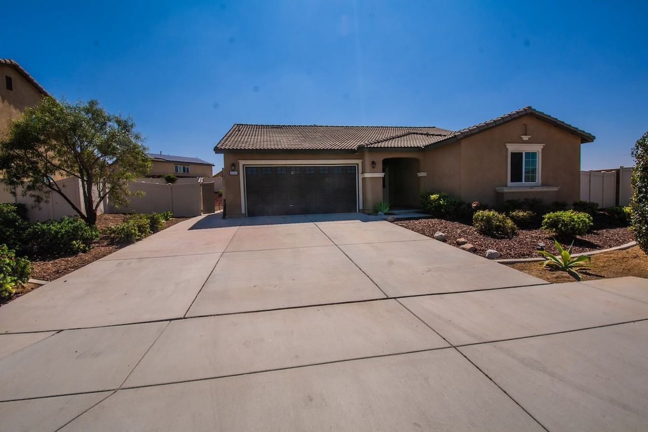 1717 Ranch View Ln - Photo 3 of 39