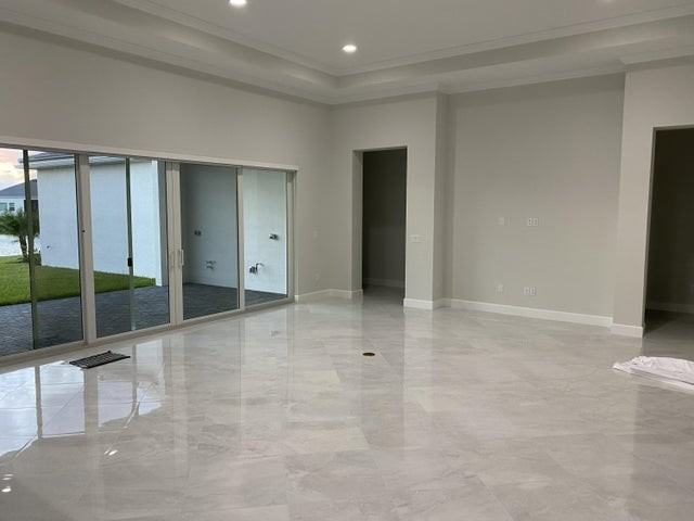 4685 Estates Circle - Photo 5 of 8