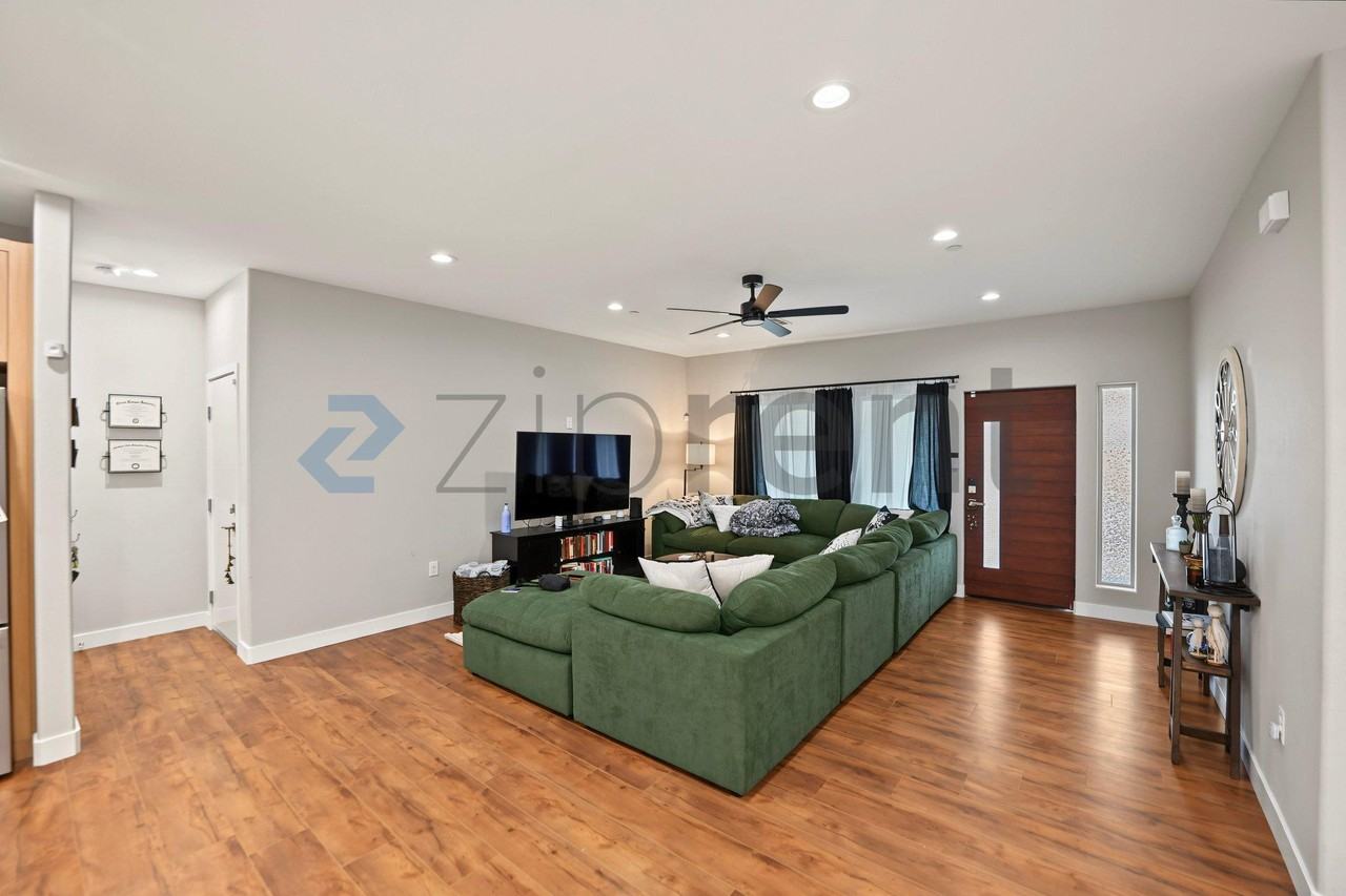 4858 W Avenue L #2 - Photo 4 of 45