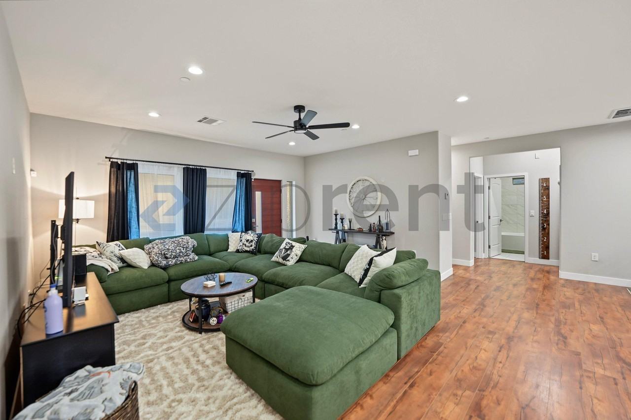 4858 W Avenue L #2 - Photo 5 of 45