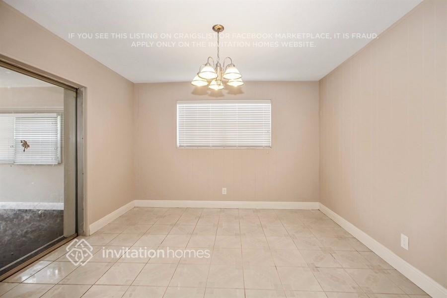 200 Sw 65th Way - Photo 2 of 9