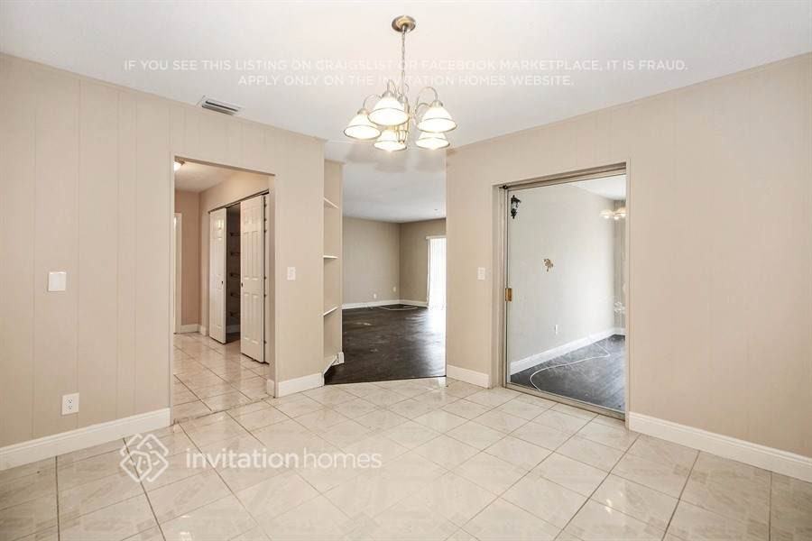 200 Sw 65th Way - Photo 3 of 9