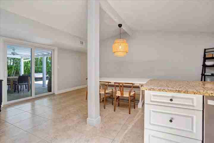 1110 Southwest 15th Street - Photo 5 of 8