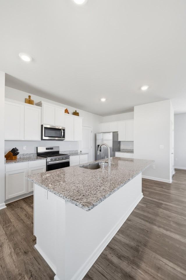 481 Whitby Ct - Photo 3 of 37