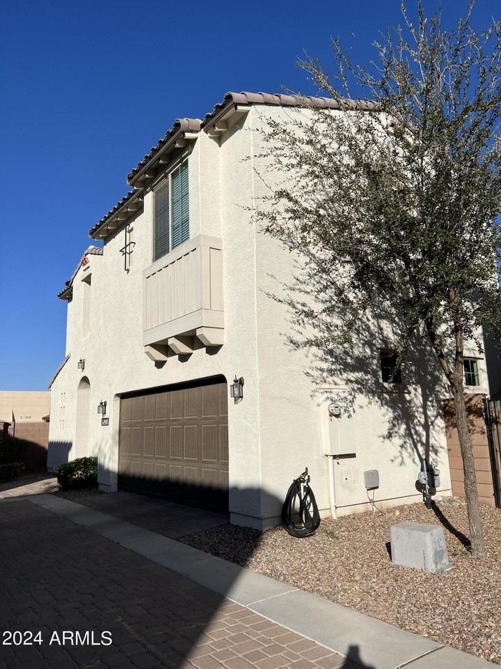 1522 W Marlin Dr - Photo 4 of 13