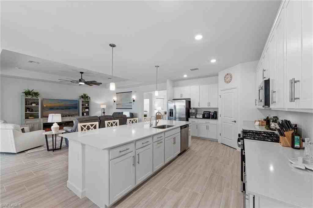44810 Marina Ln - Photo 3 of 49